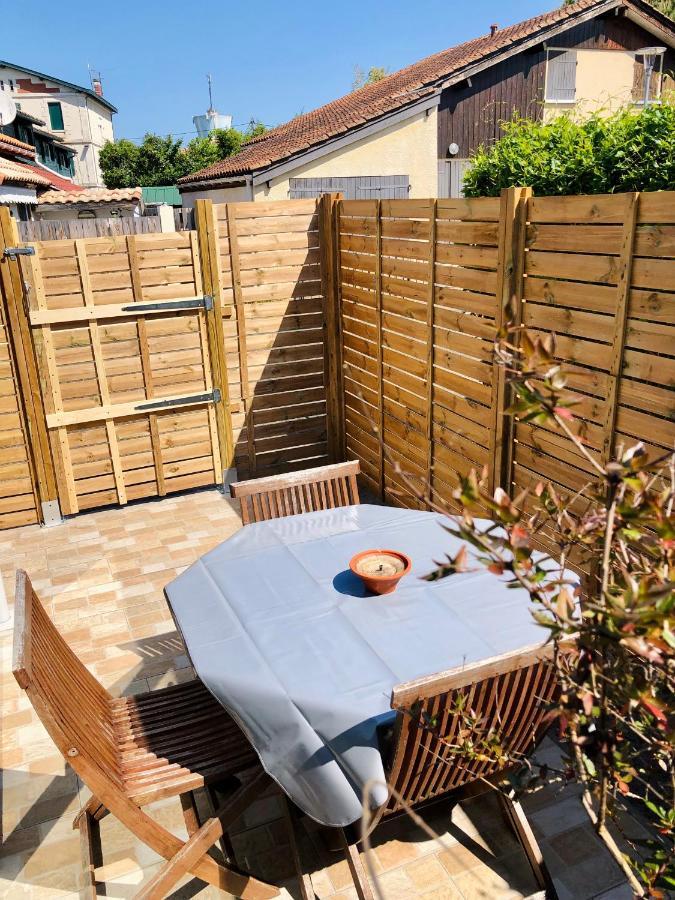 Appartement Duplex Lumineux Idealement Situe Ares Kültér fotó